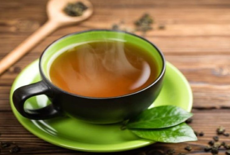 Il tè verde è il miglior alleato contro la ritenzione idrica