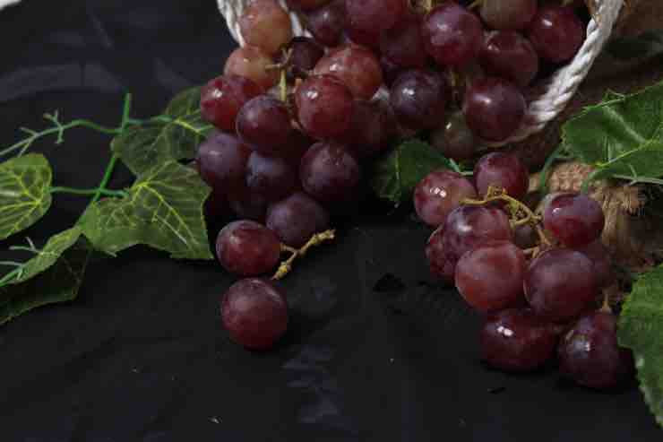 Come consumare l'uva nel modo corretto - Laterradelgusto.it