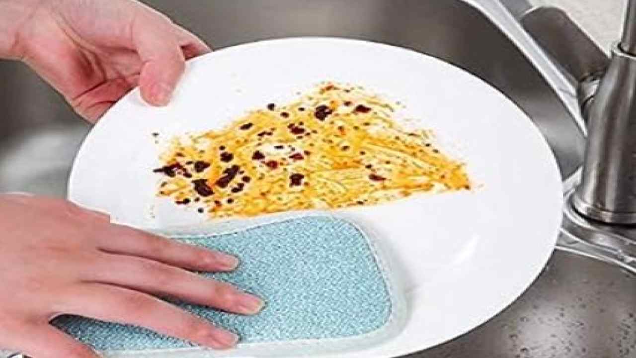 Come pulire un piatto incrostato