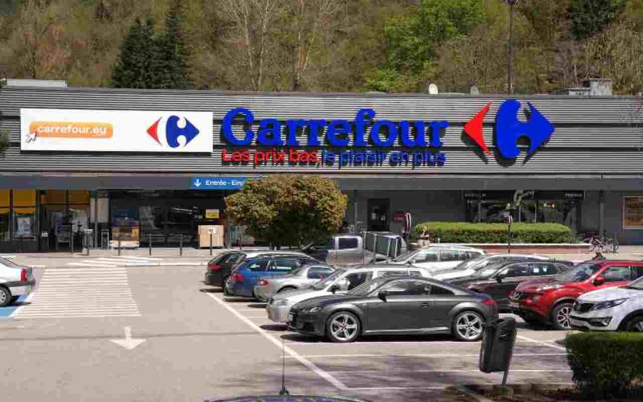I supermercati Carrefour tolgono i prodotti dalla vendita