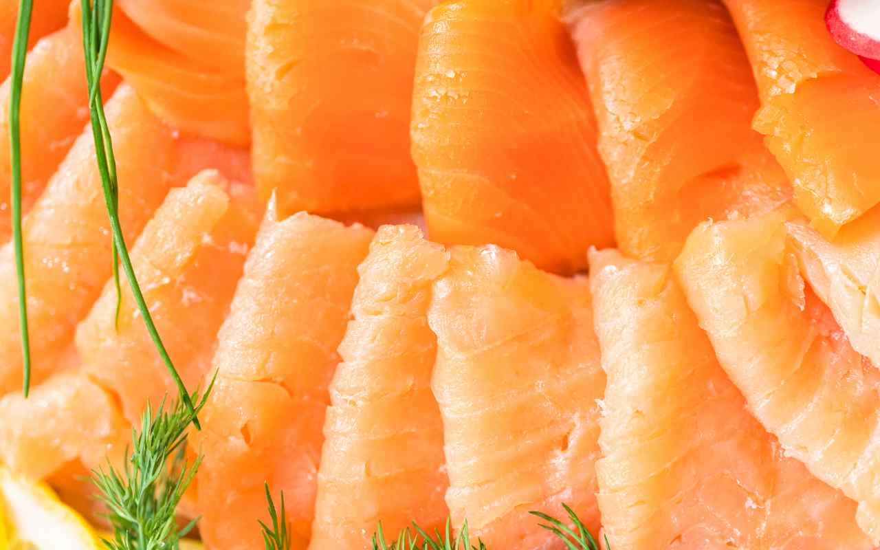 Richiamo alimentare per del salmone affumicato