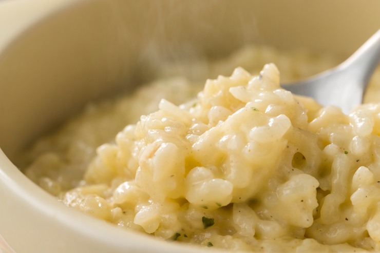 La ricetta del risotto cacio e pepe senza lattosio