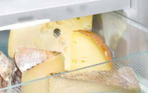 Come conservare i formaggi in frigo