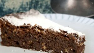 Un squisita torta caprese per l'estate