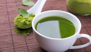 Combattere la menopausa con il tè verde
