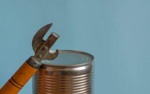 Come si usa correttamente l'apriscatole?
