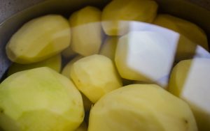 Riutilizzo dell'acqua di cottura della patate