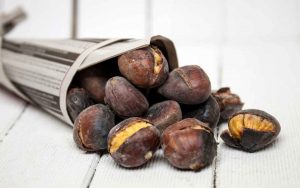 Esiste un modo di sbucciare le castagne in poche mosse?