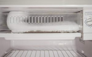 Un trucchetto per sbrinare il congelatore