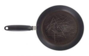 Padella graffiata, attenzione e non usarla