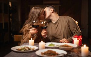 Una cena particolare che risveglierà la coppia